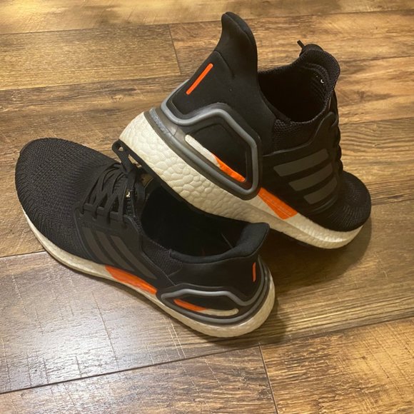 Adidas Ultraboost x NASA - Picture 2 of 5